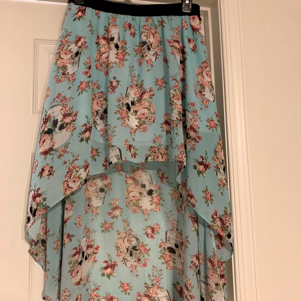 Printed skirt.